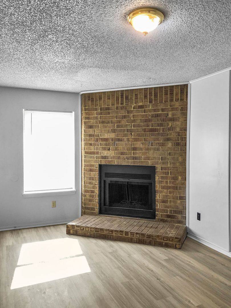 Townhouse for rent at 821 N Mesquite St, Arlington, TX 76011