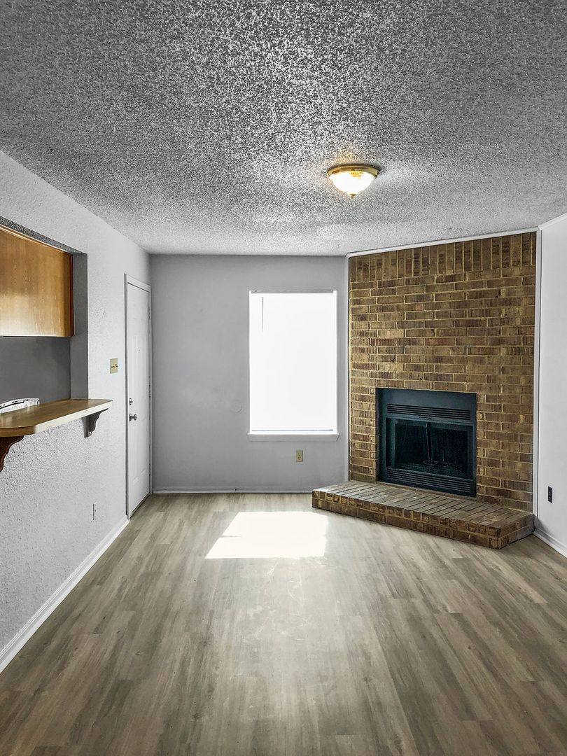 Townhouse for rent at 821 N Mesquite St, Arlington, TX 76011