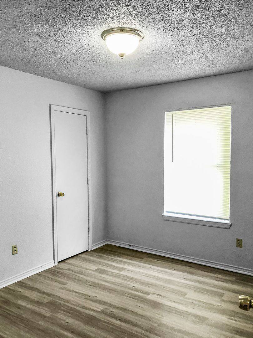 Townhouse for rent at 821 N Mesquite St, Arlington, TX 76011