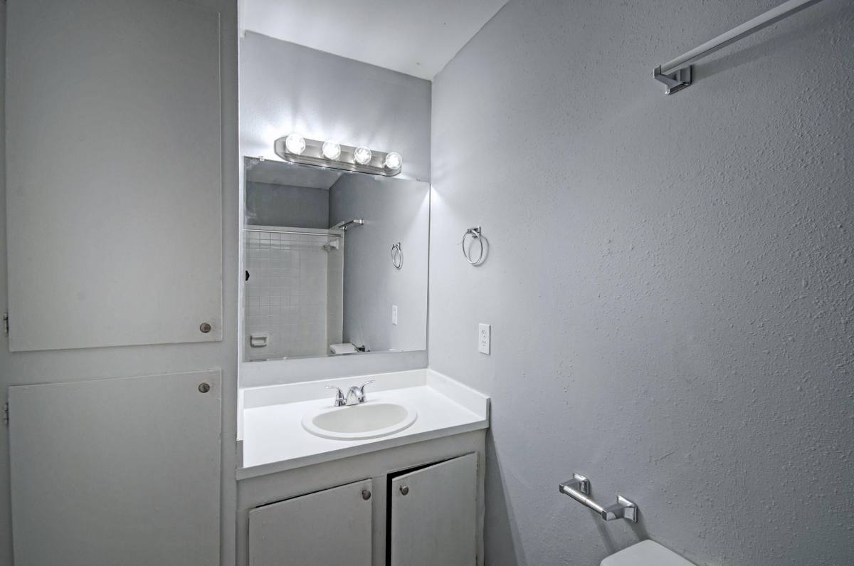 Apartment for rent at 225 W McDowell Rd, Jackson, MS 39204