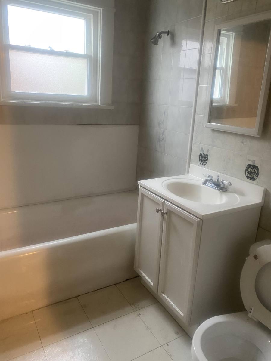House for rent at 36 W Avondale Ave, Youngstown, OH 44507