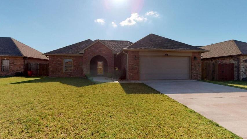 House for rent at 1411 Scenic Ridge Dr, Elgin, OK 73538