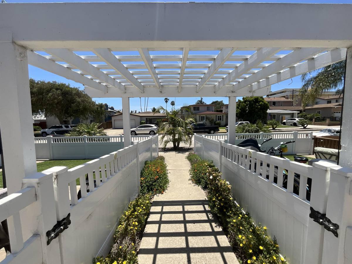 House for rent at 1948 Reed Ave, San Diego, CA 92109