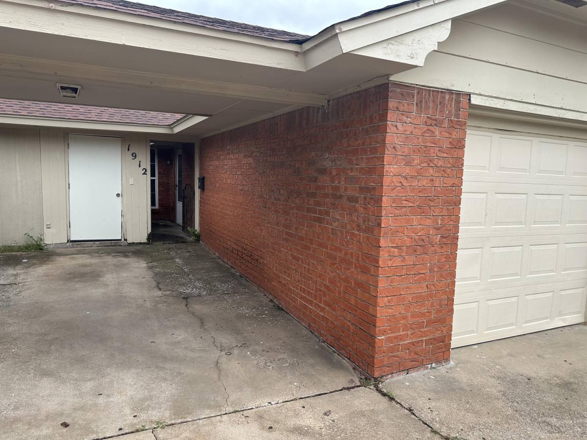 Townhouse for rent at Bradoaks, 1912 N Moulton Court, Oklahoma City, OK 73127