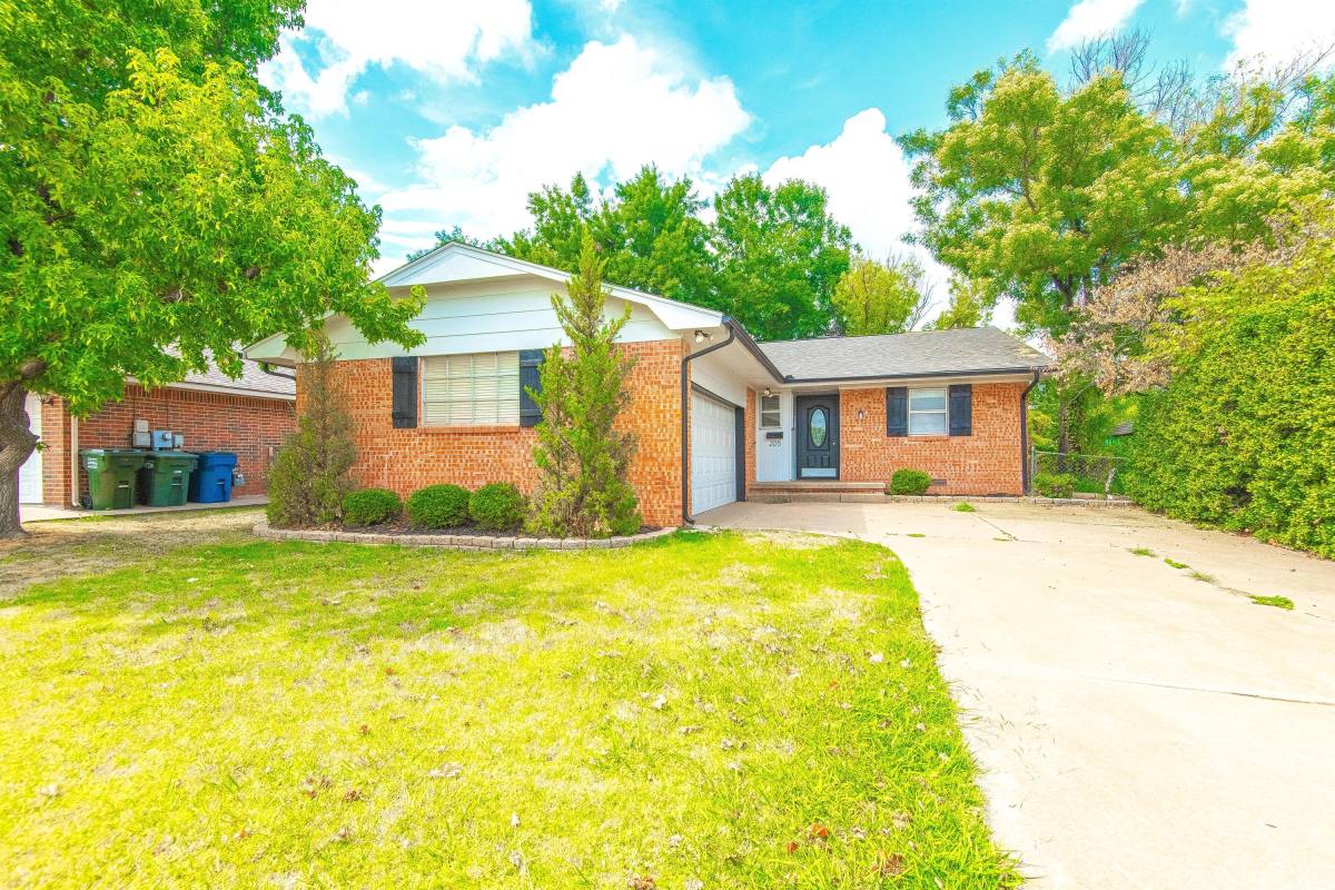 House for rent at Southern Hills, 205 E 30th St #1, Edmond, OK 73013
