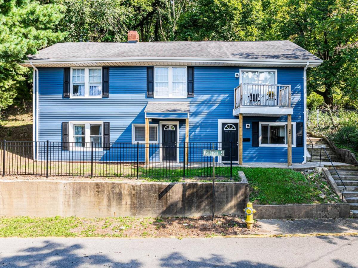Apartment for rent at 321 Waitman St #A-1, Morgantown, WV 26501