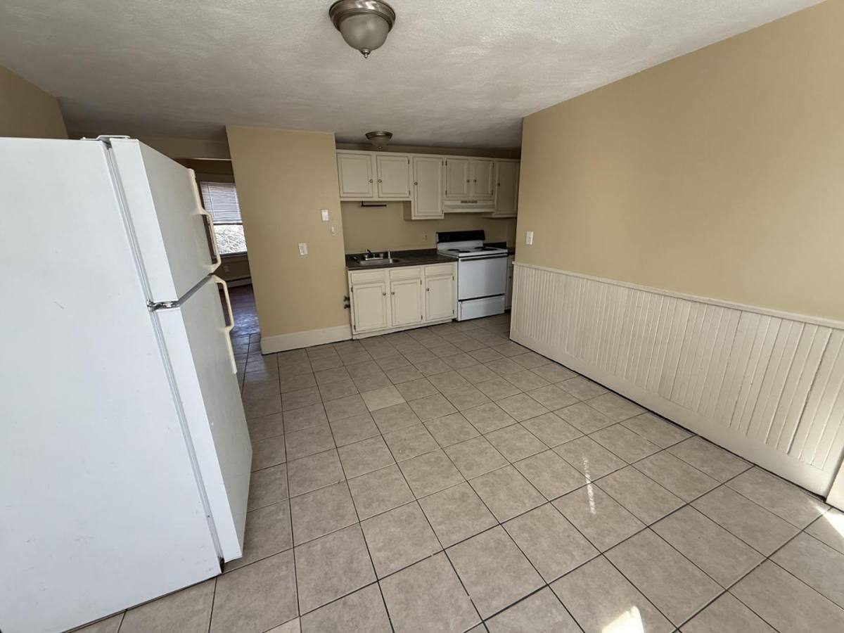 Apartment for rent at 27 Salem St #2R, Salem, MA 01970