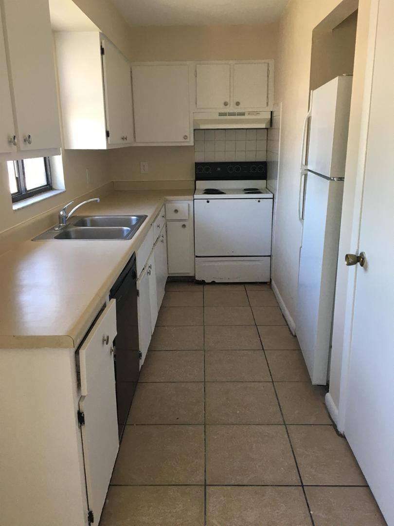 Apartment for rent at Meadow Vista, 2944 Jackson St #12, Fort Myers, FL 33901