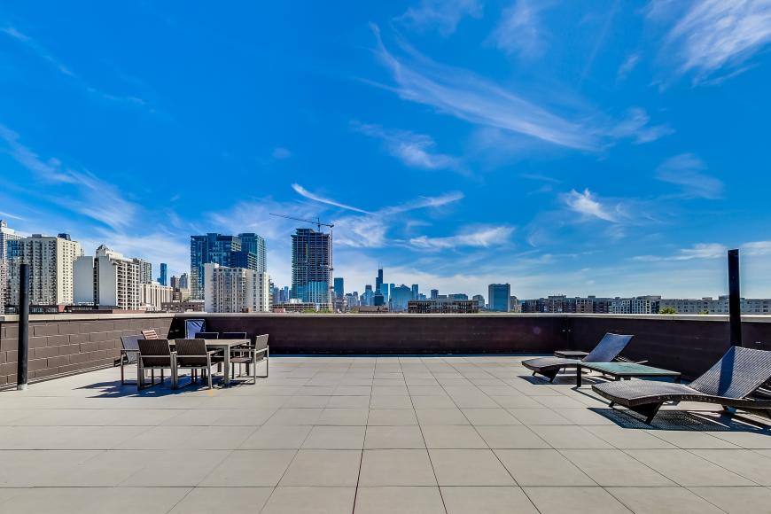 Apartment for rent at 317 W Evergreen Ave, 303 #303, Chicago, IL 60610
