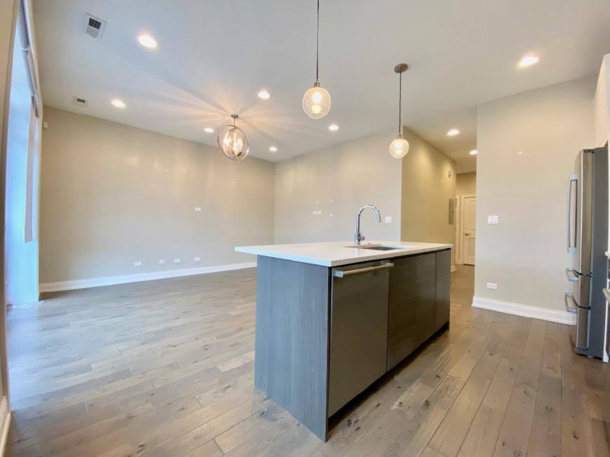 Apartment for rent at 317 W Evergreen Ave, 303 #303, Chicago, IL 60610