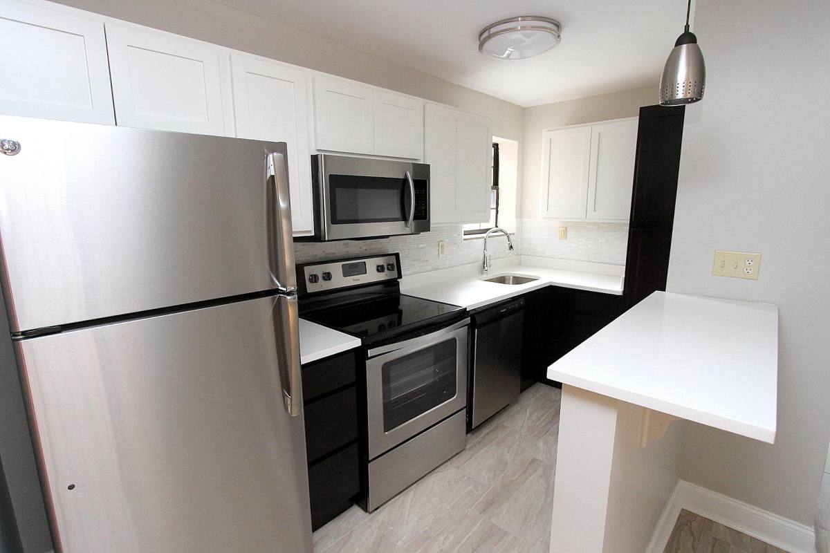 Apartment for rent at Shadyside, 5925 Fifth Ave, Pittsburgh, PA 15232