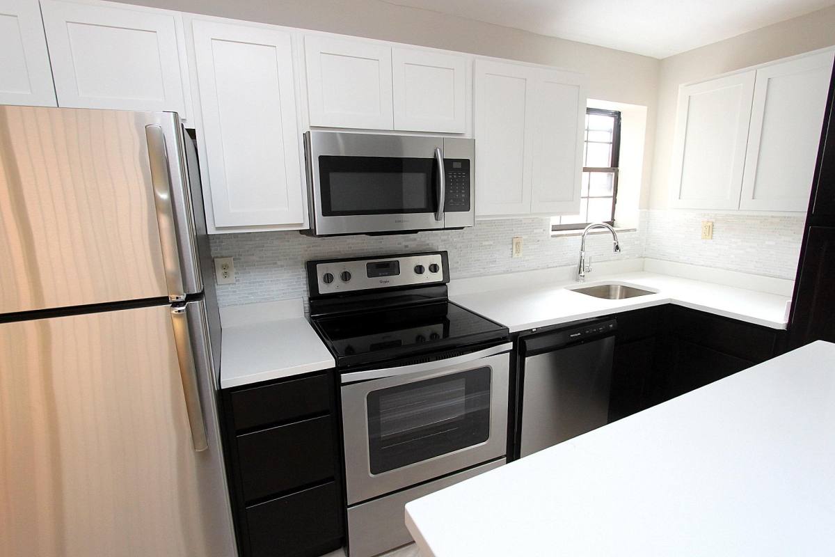 Apartment for rent at Shadyside, 5925 Fifth Ave, Pittsburgh, PA 15232