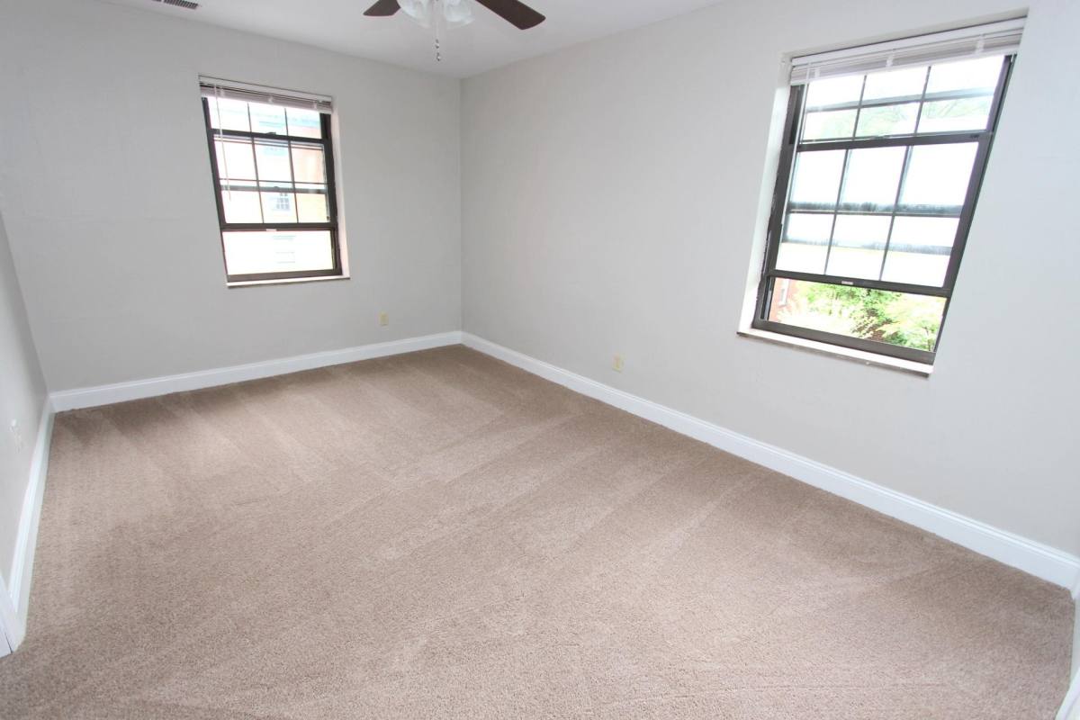 Apartment for rent at Shadyside, 5925 Fifth Ave, Pittsburgh, PA 15232