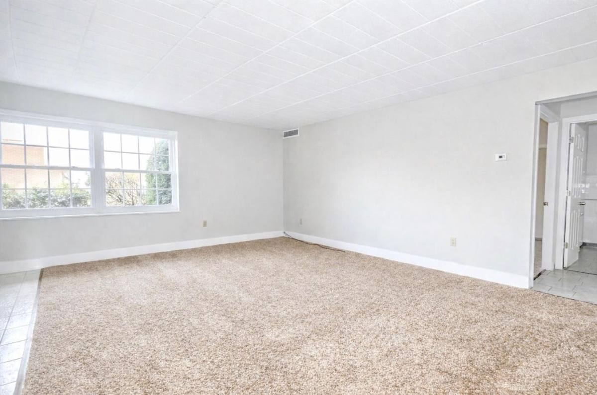 Apartment for rent at Colonial Arms, 151 Milne Dr, Monaca, PA 15061