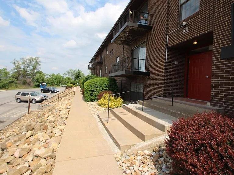Apartment for rent at Colonial Arms, 151 Milne Dr, Monaca, PA 15061