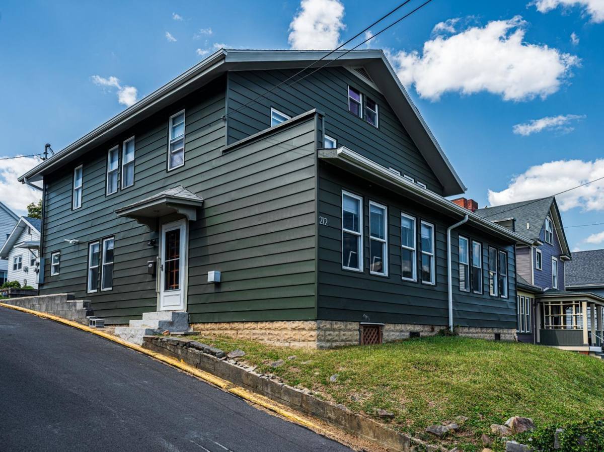 Apartment for rent at 212 Dewey St #1, Morgantown, WV 26501