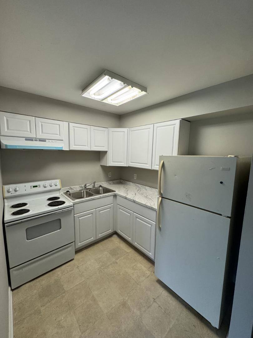 Apartment for rent at 119 Park St #8, Charles Town, WV 25414