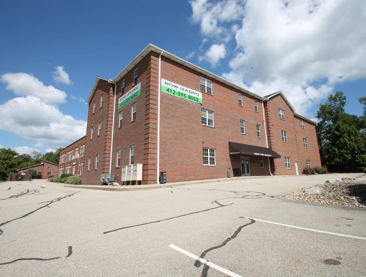 Apartment for rent at 6450 Pleasant St #105, South Park, PA 15129