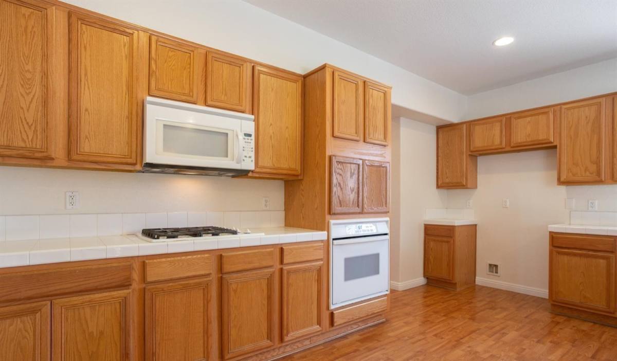 House for rent at Meadow Brook, 8211 Ridgegate Court, Bakersfield, CA 93313