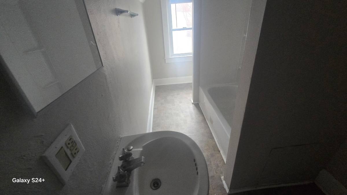 Apartment for rent at 1422 Central Ave, Anderson, IN 46016