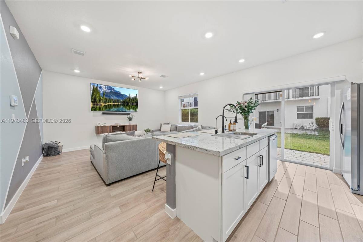 Townhouse for rent at 818 SE 17th St #818, Homestead, FL 33034