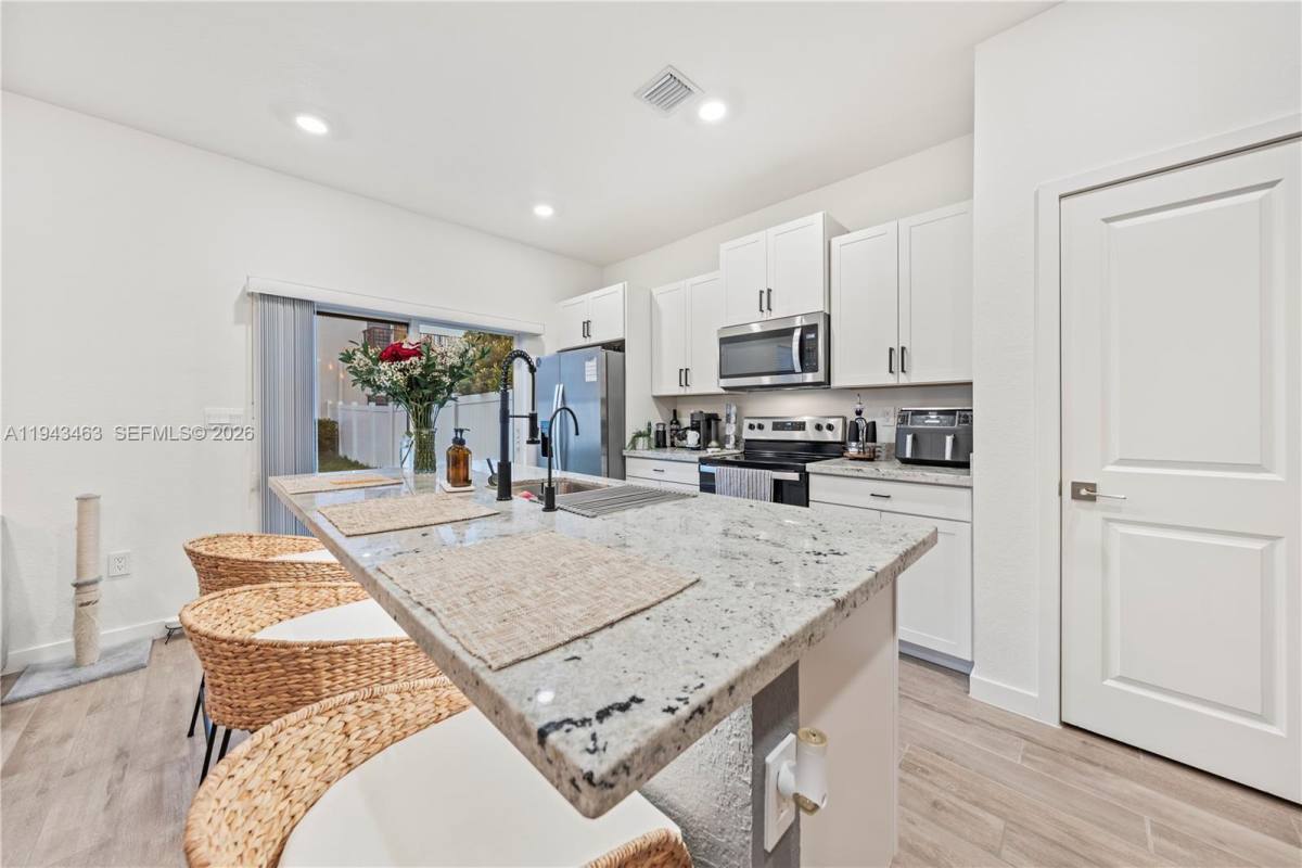 Townhouse for rent at 818 SE 17th St #818, Homestead, FL 33034