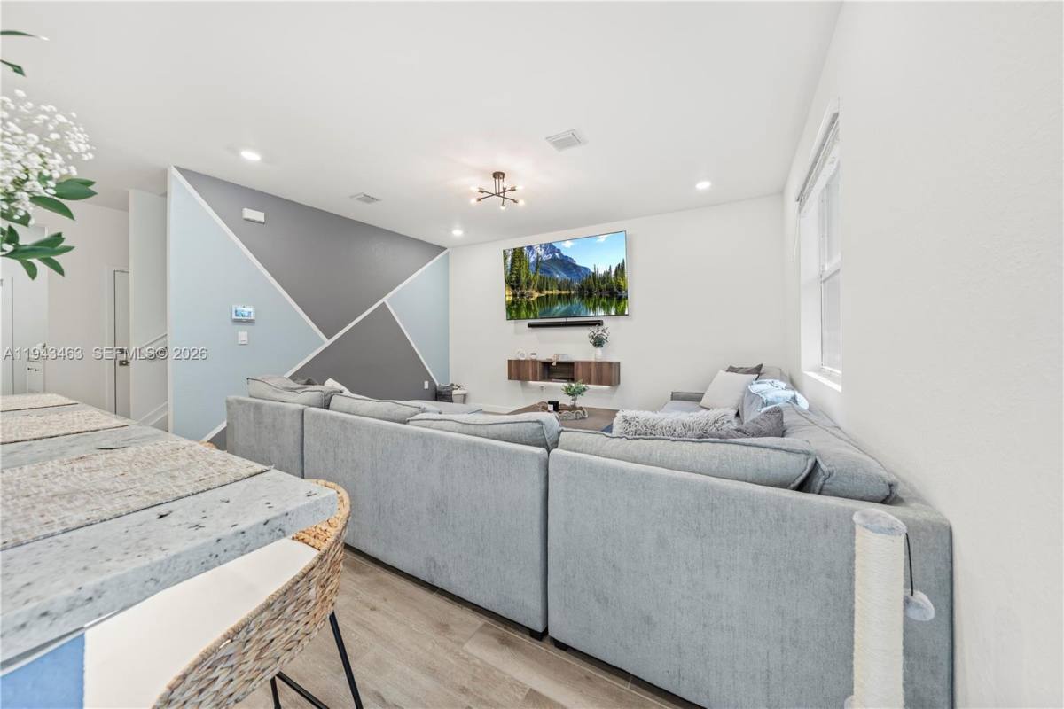 Townhouse for rent at 818 SE 17th St #818, Homestead, FL 33034