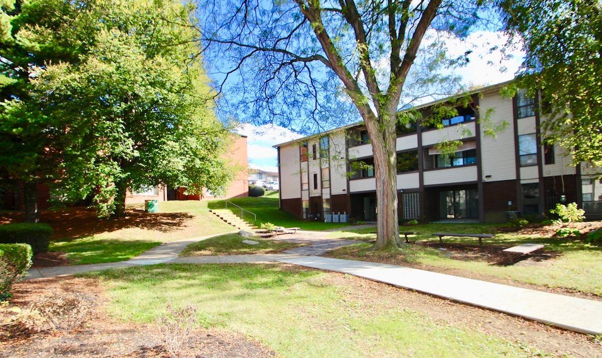 Apartment for rent at 235 W Chestnut St #140 Walnut, Washington, PA 15301