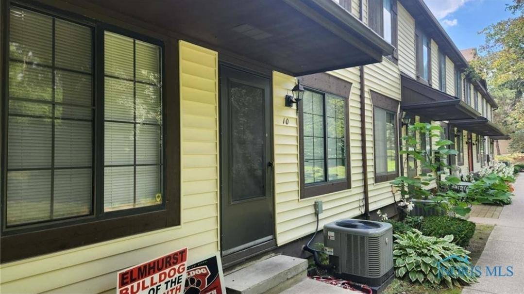 Condo for rent at Ottawa Woods Condominiums, 4515 W Bancroft St #9 10, Toledo, OH 43615