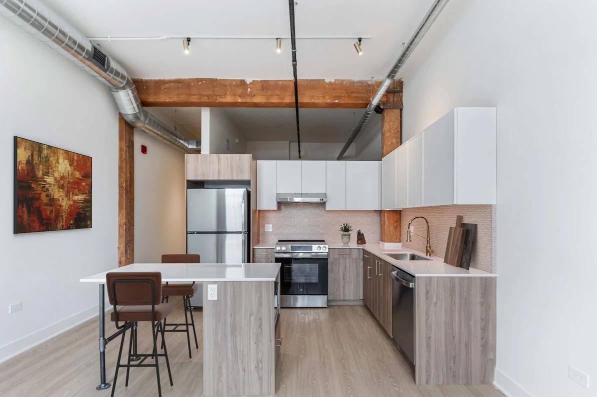 Apartment for rent at 1040 W Huron St, Chicago, IL 60642