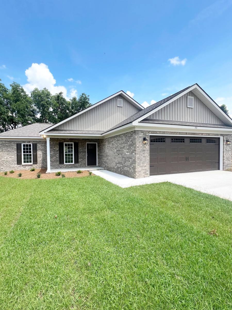 House for rent at 211 Silverthorn Dr, Brooklet, GA 30415