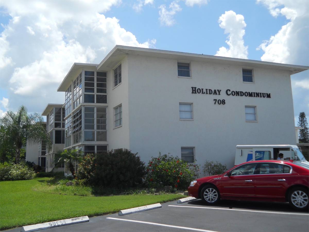 Condo for rent at Holiday Condominiums, 708 S Tamiami Trail #GIL, Venice, FL 34285