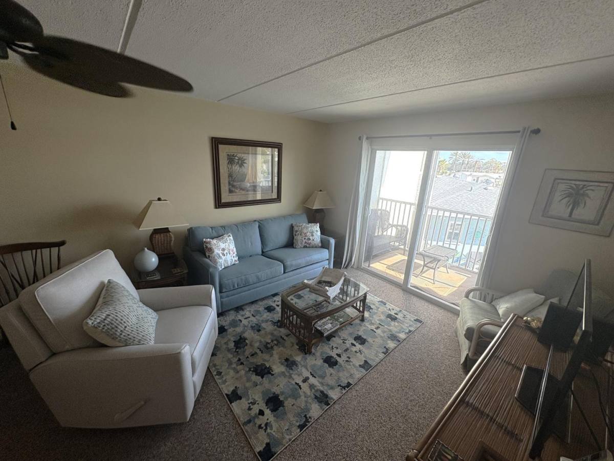 Condo for rent at Holiday Condominiums, 708 S Tamiami Trail #GIL, Venice, FL 34285