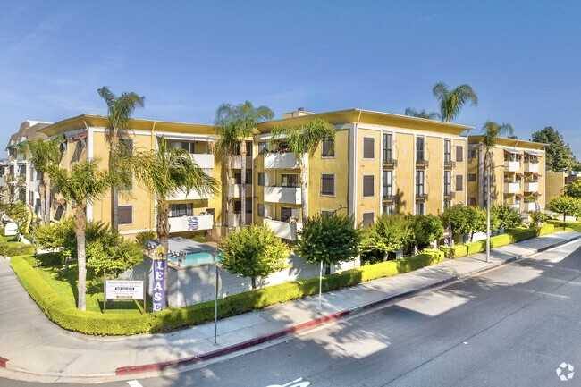 Apartment for rent at 17859 Margate St #202, Encino, CA 91316