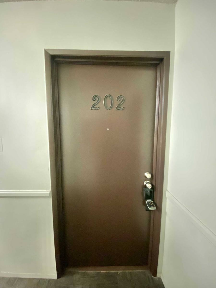Apartment for rent at 17859 Margate St #202, Encino, CA 91316