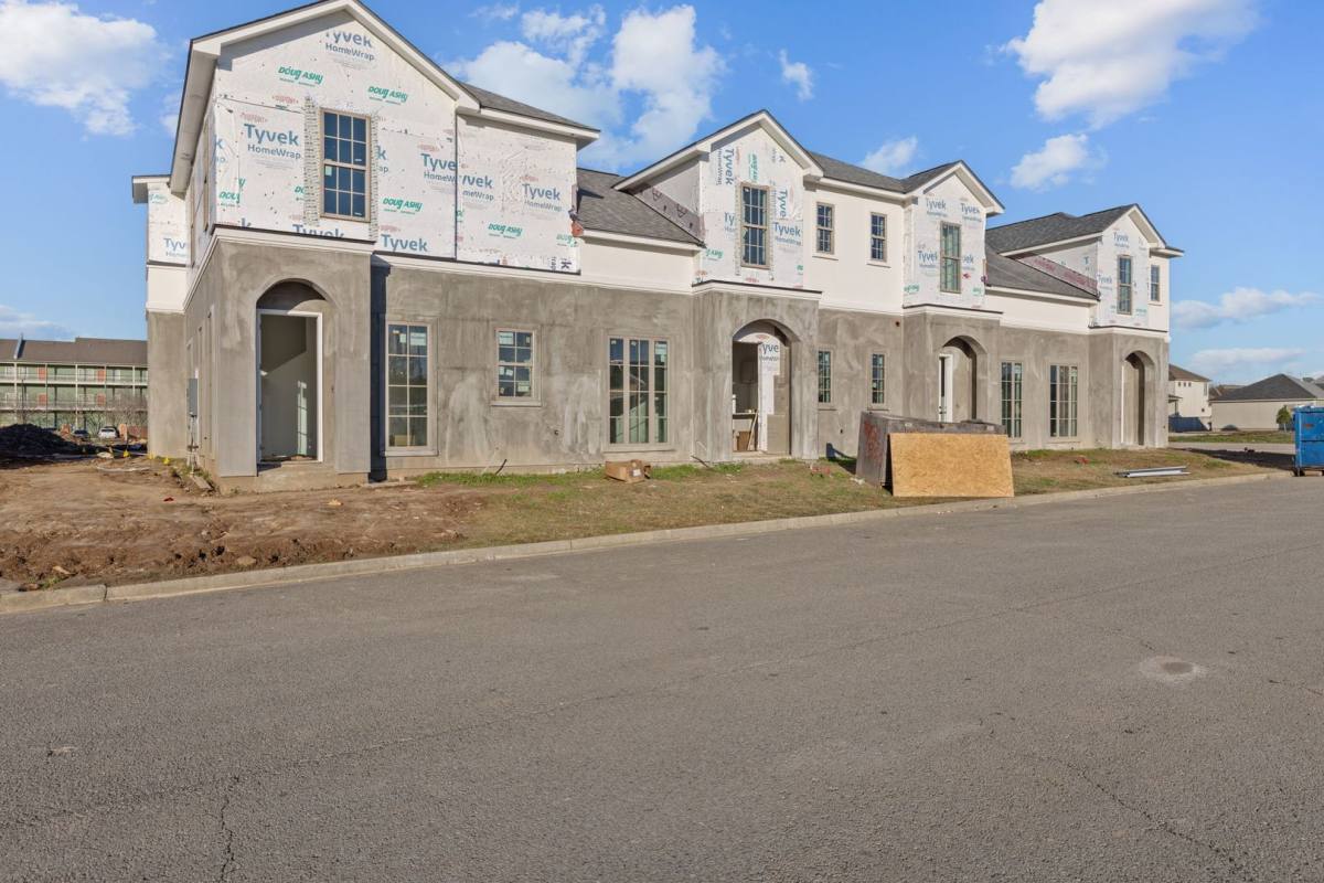 Townhouse for rent at 805 Broyles St #102, Youngsville, LA 70592