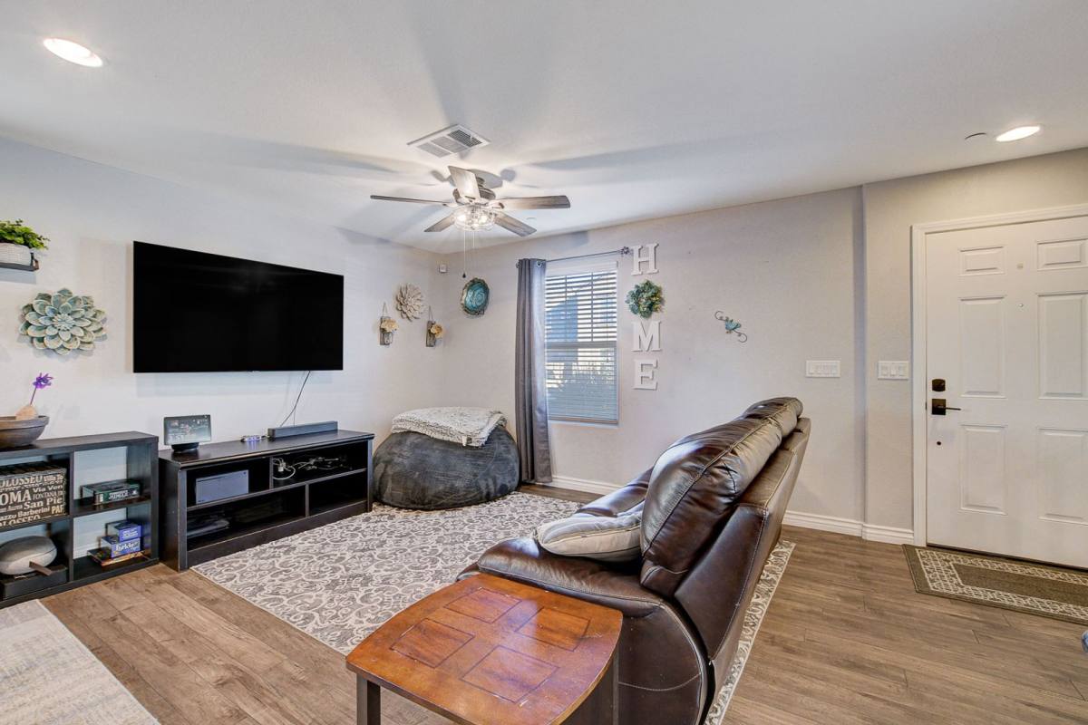 House for rent at 1045 Spotted Saddle St, Henderson, NV 89015