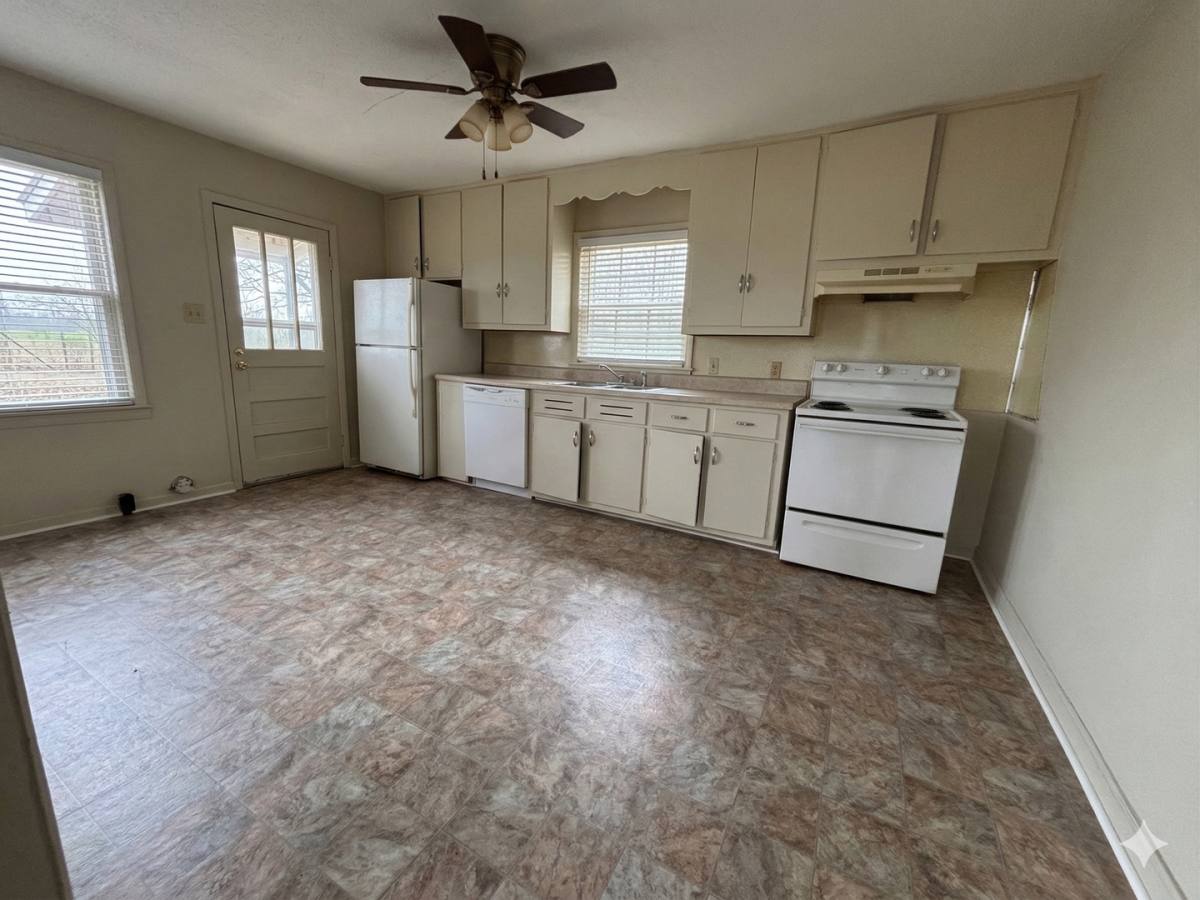 House for rent at 68 Monroe Ave, Jackson, TN 38301