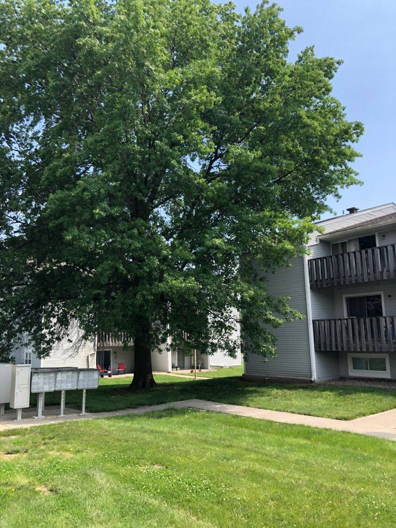 Apartment for rent at 1521 S 38th St, Saint Joseph, MO 64507
