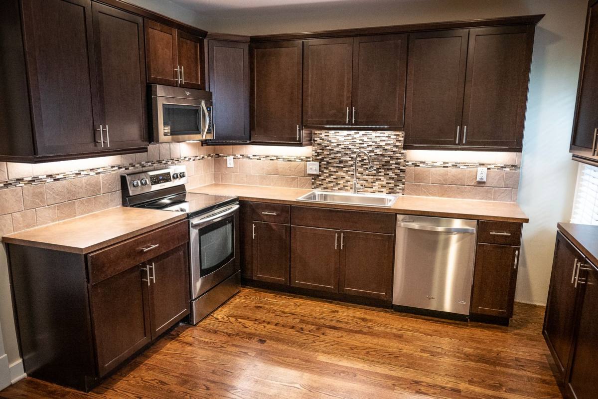 Apartment for rent at 5125 Walnut St, Kansas City, MO 64112
