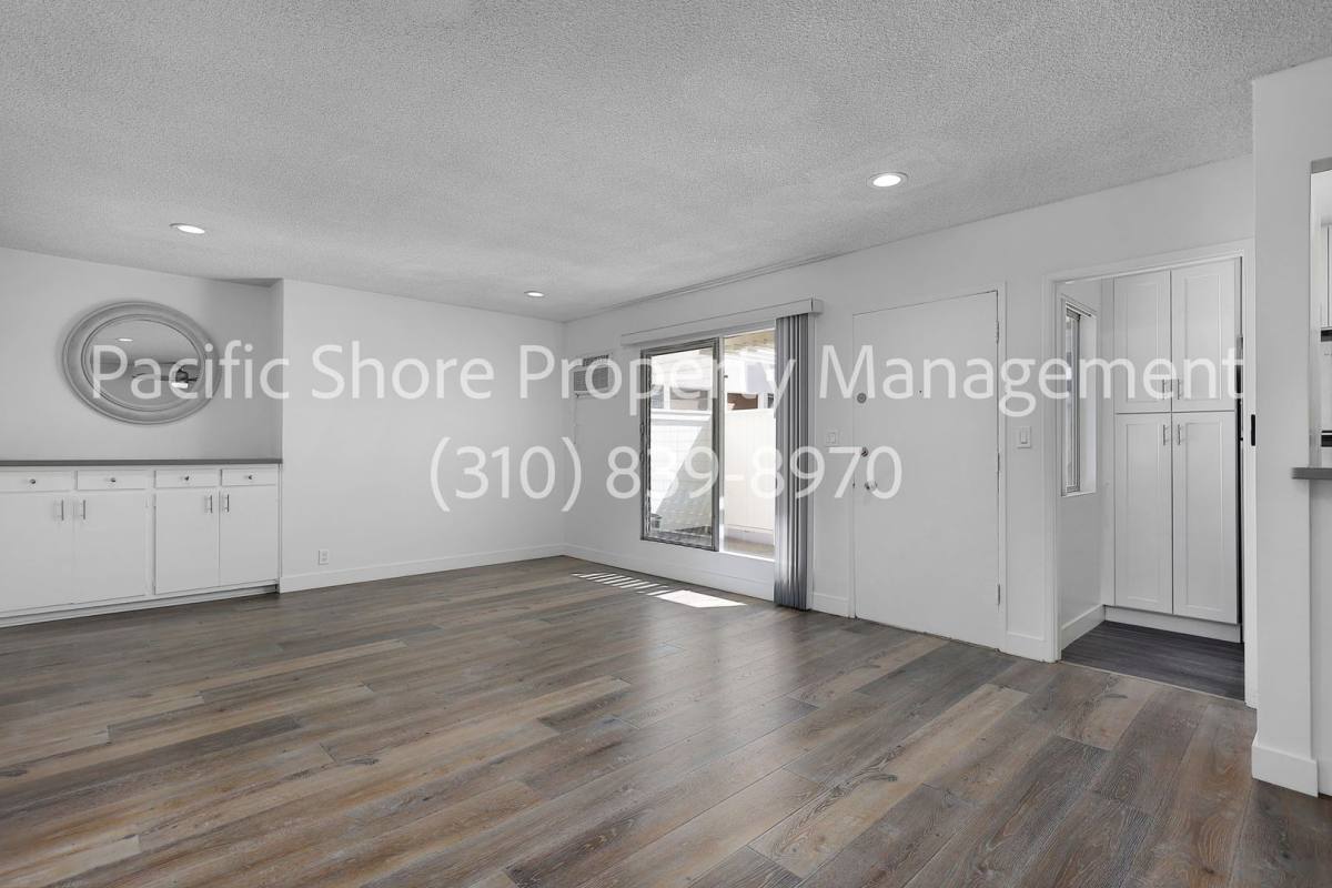 Apartment for rent at 868 N W Knoll Dr, West Hollywood, CA 90069