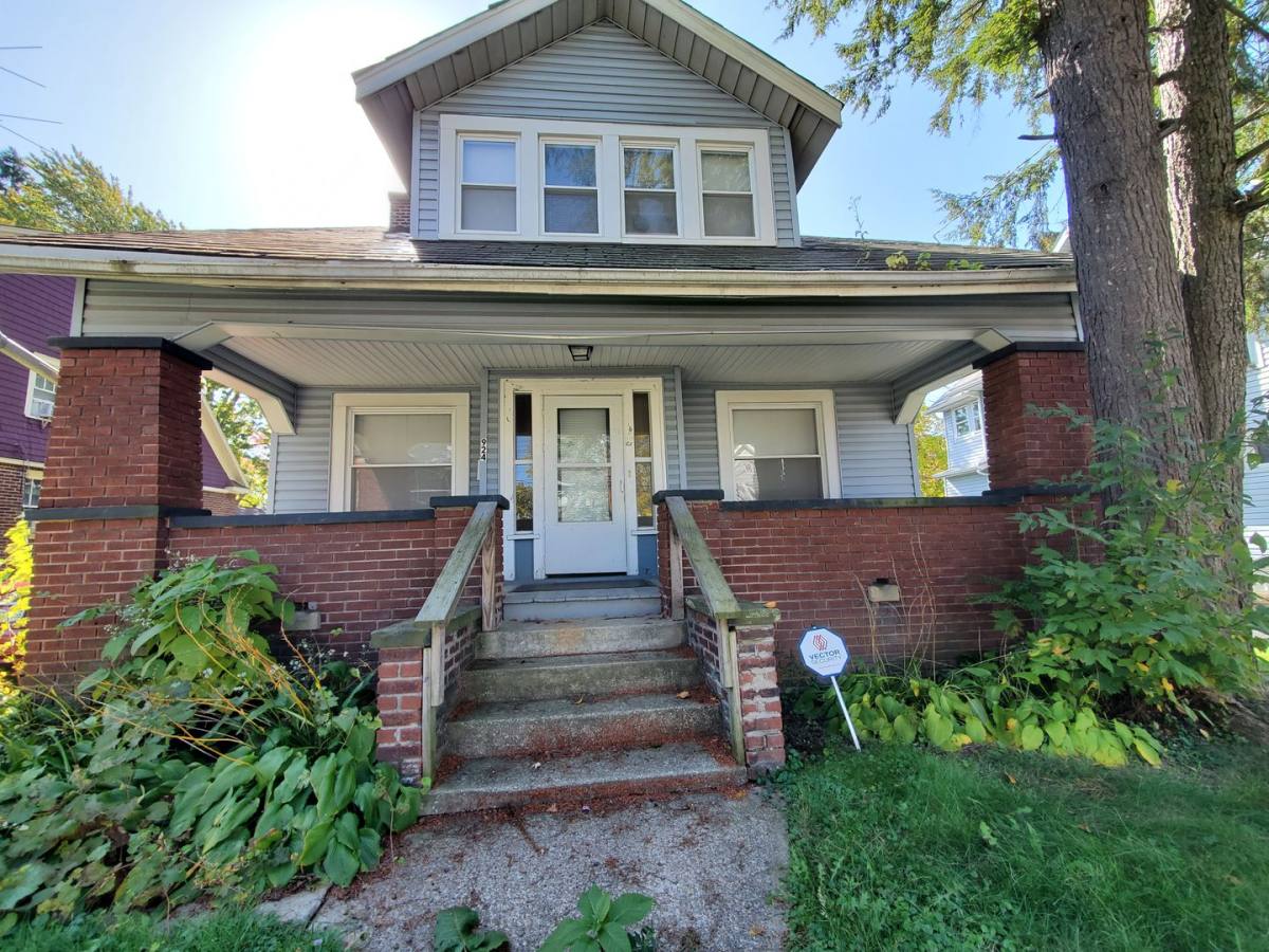 House for rent at 924 Hamlin St, Akron, OH 44320