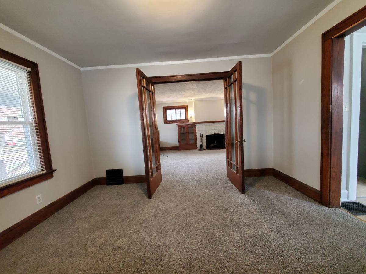 House for rent at 924 Hamlin St, Akron, OH 44320