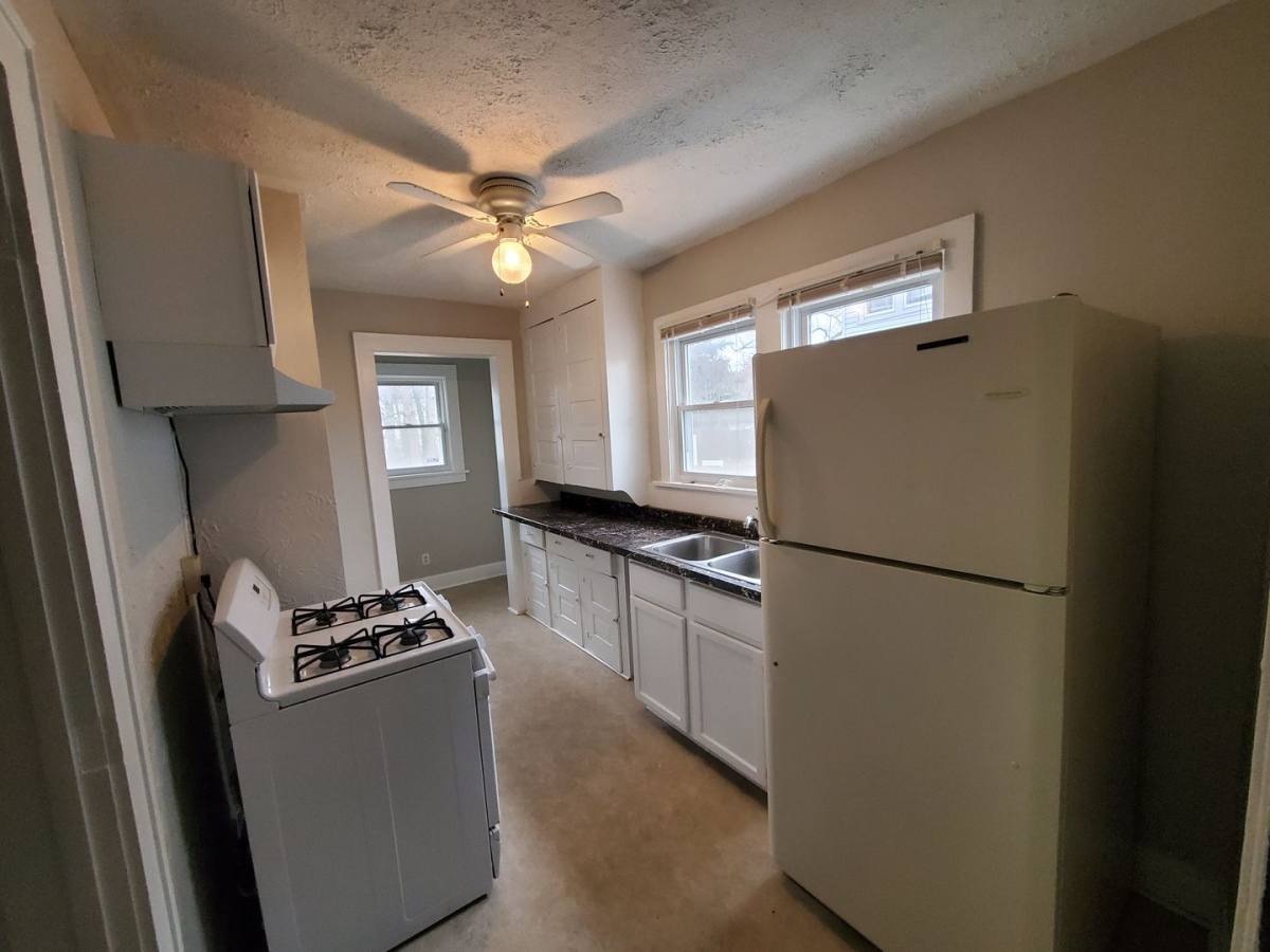 House for rent at 924 Hamlin St, Akron, OH 44320