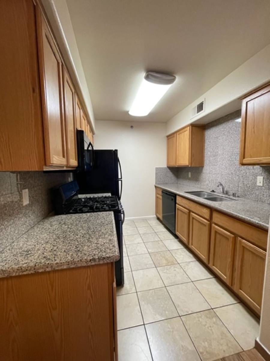 Townhouse for rent at 3655 W San Jose Ave, Fresno, CA 93711