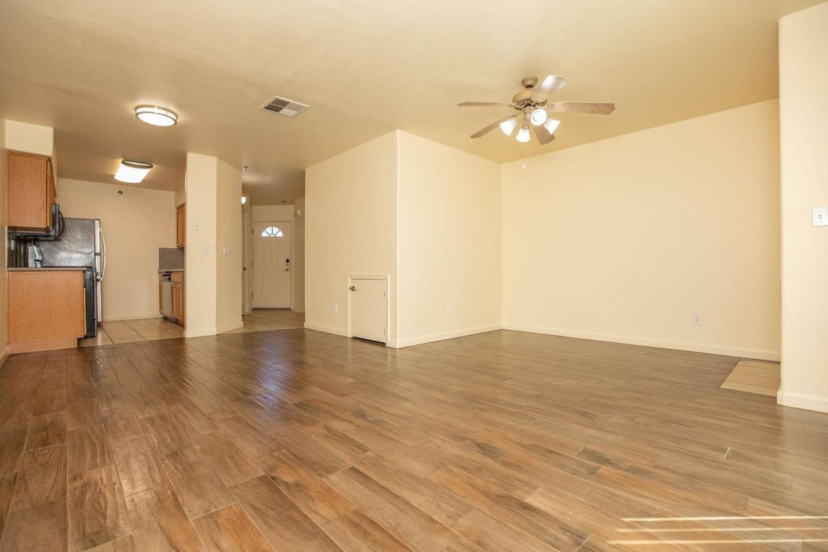 Townhouse for rent at 3655 W San Jose Ave, Fresno, CA 93711