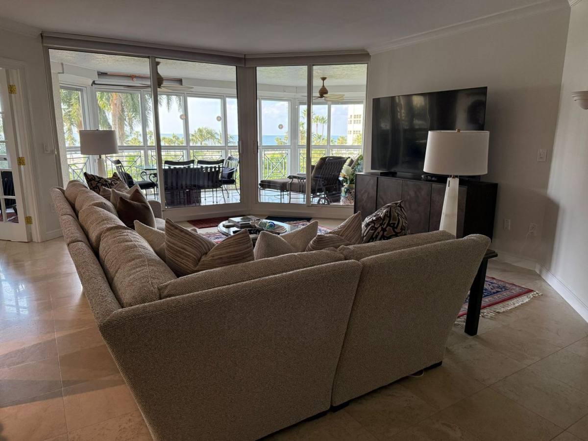 Apartment for rent at 4021 Gulf Shore Blvd N, Naples, FL 34103