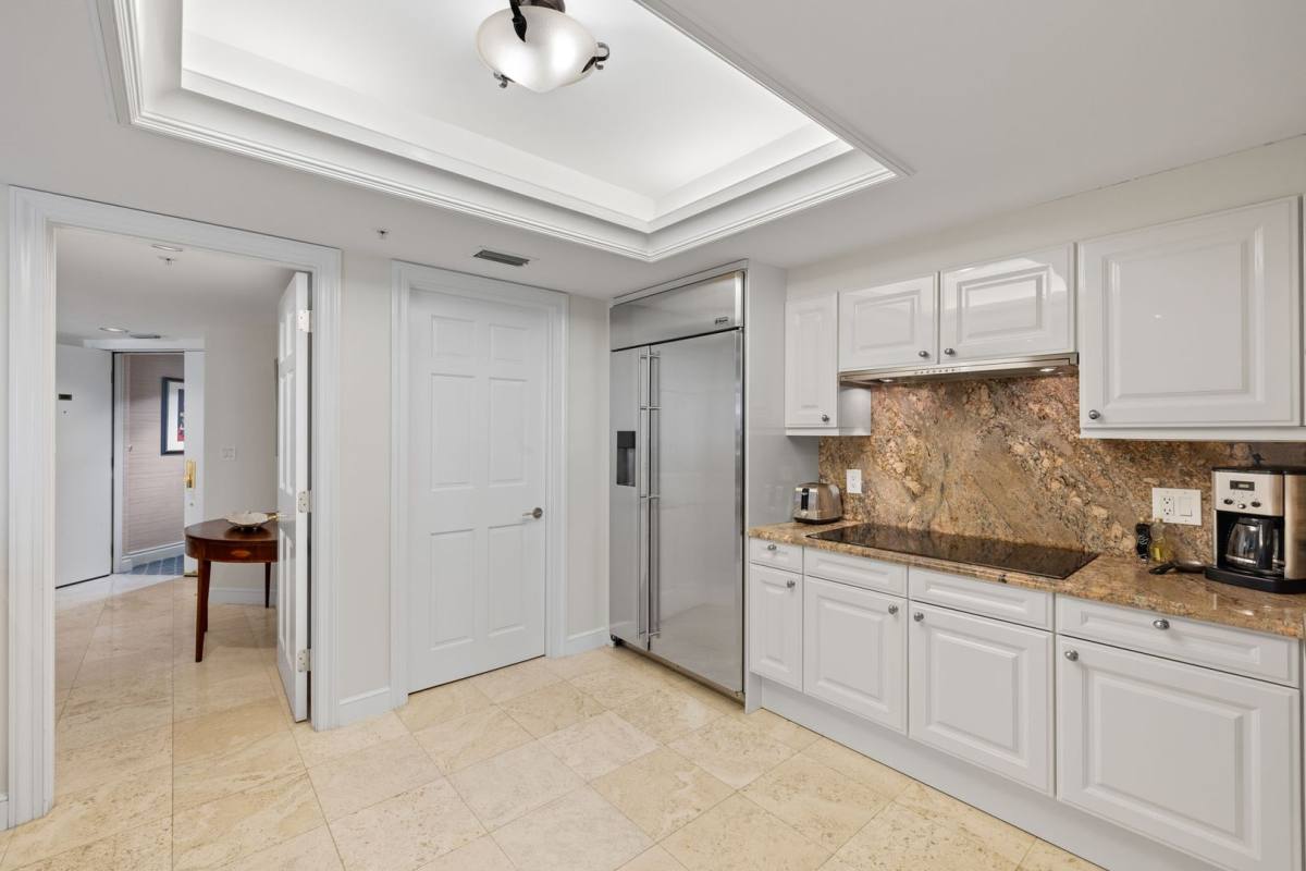 Apartment for rent at 4021 Gulf Shore Blvd N, Naples, FL 34103