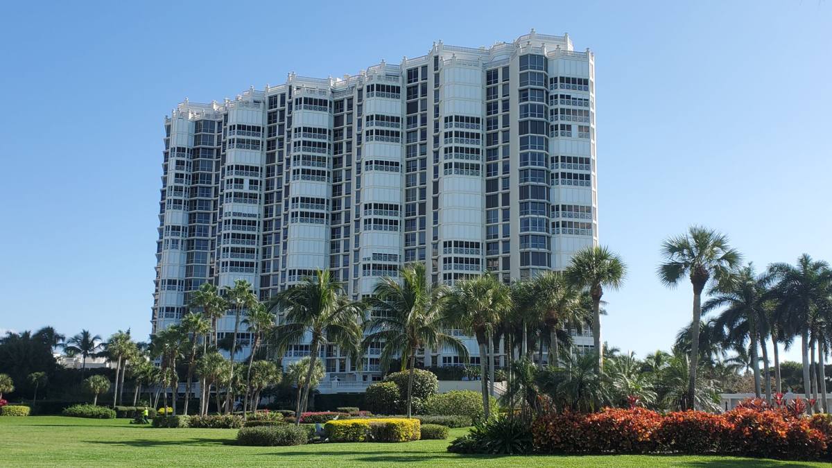 Apartment for rent at 4021 Gulf Shore Blvd N, Naples, FL 34103