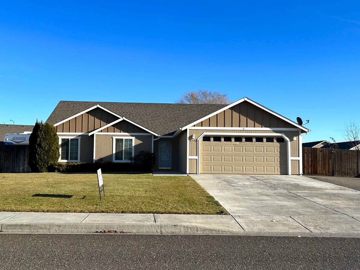 House for rent at 3102 S Highlands Blvd, West Richland, WA 99353